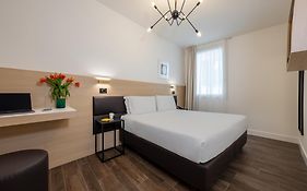 Globus Urban Hotel